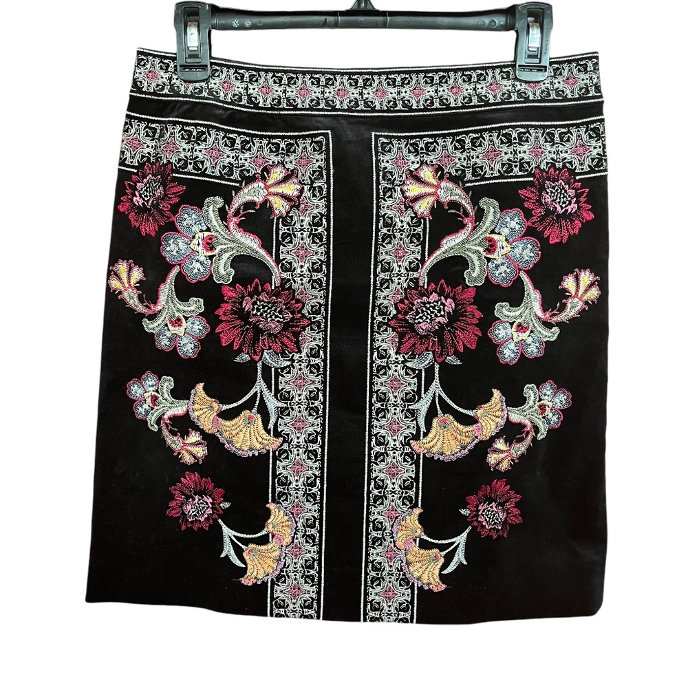 White House Black Market Black Velvet Floral Embroidered Pencil Skirt Size 4